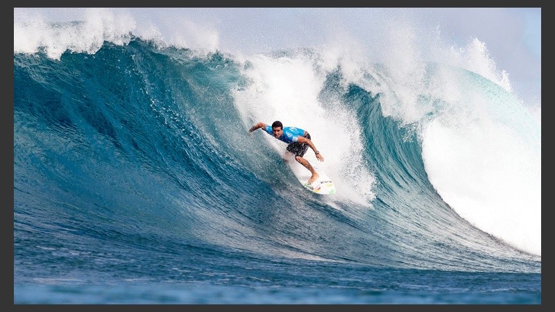 Espectaculares olas acompañaron el evento en Oahu. (EFE)