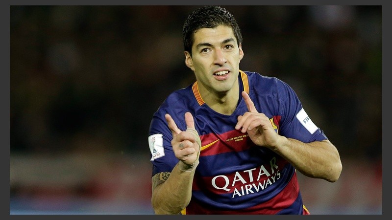 El goleador del partido, el uruguayo Luis Suárez, festejando uno de sus dos tantos. (EFE)