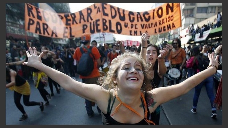 Los estudiantes chilenos celebran el histórico avance. 