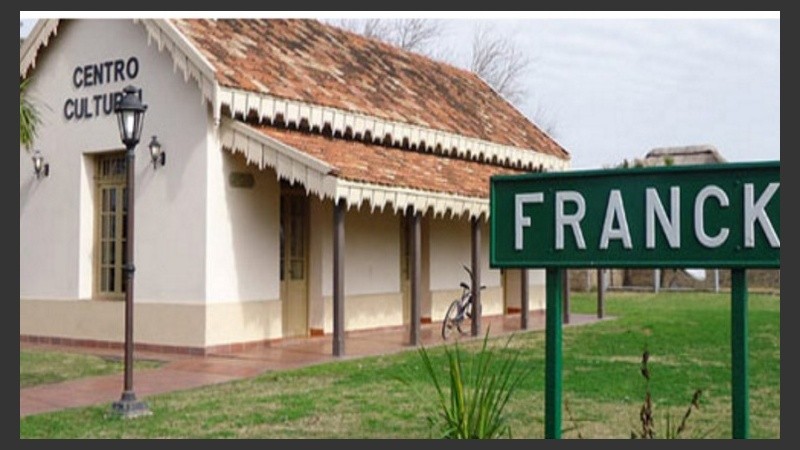 Franck tiene una ubicación geográfica estratégica. Descansa sobre la Ruta 6 y está a sólo 6 km de la Autovía 19, que une Santa Fe con Córdoba. 