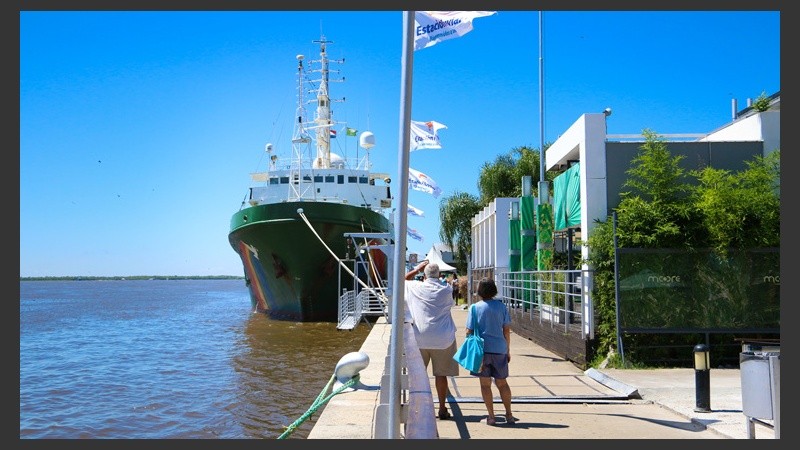 La embarcación es la más grande que tiene Greenpeace y se encuentra en la Estación Fluvial. (Alan Monzón/Rosario3.com)