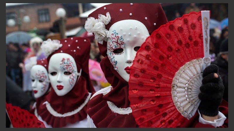 El carnaval se celebra en la villa de Vevcani, a unos 170 kilómetros de Skopie, capital de Macedonia. (EFE)