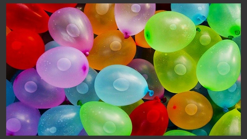 Globitos de agua para jugar en carnaval. 