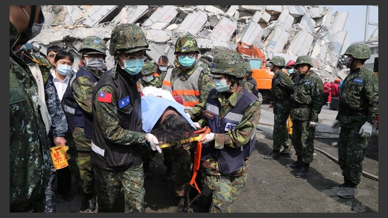 Al menos 42 muertos y más de 450 heridos. La mayoría de las víctimas son de la localidad de Tainan. (EFE)