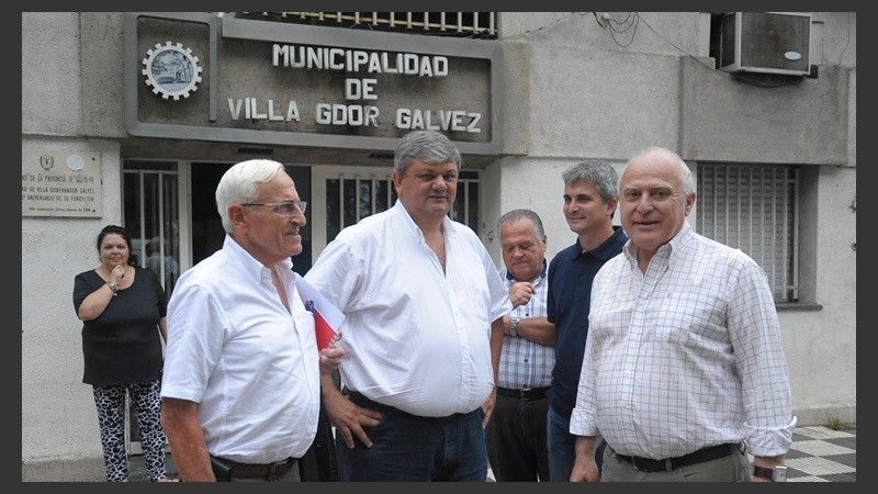 El gobernador y el intendente se reunieron en la Municipalidad de Villa Gobernador Gálvez.
