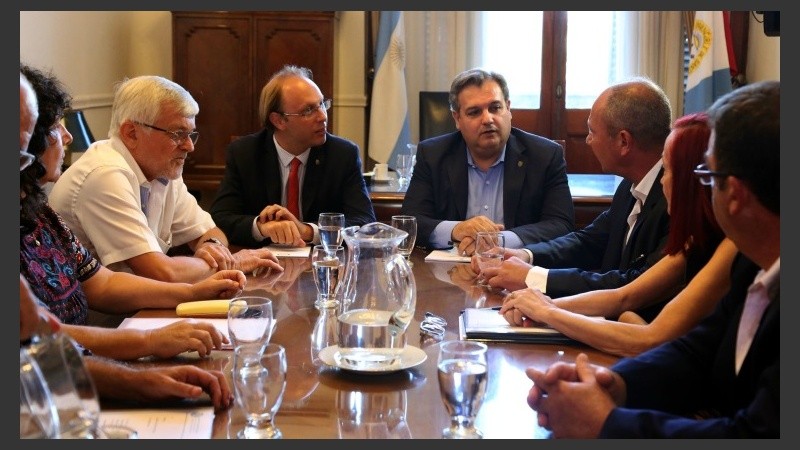 Saglione y Farías encabezan las discusiones con los gremios de la administración central.