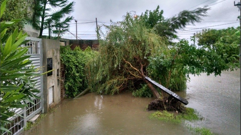 El barrio Los Solares de Funes fue afectado por el temporal.