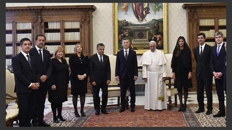 Malcorra en la comitiva que acompañó a Macri en su visita al Papa.