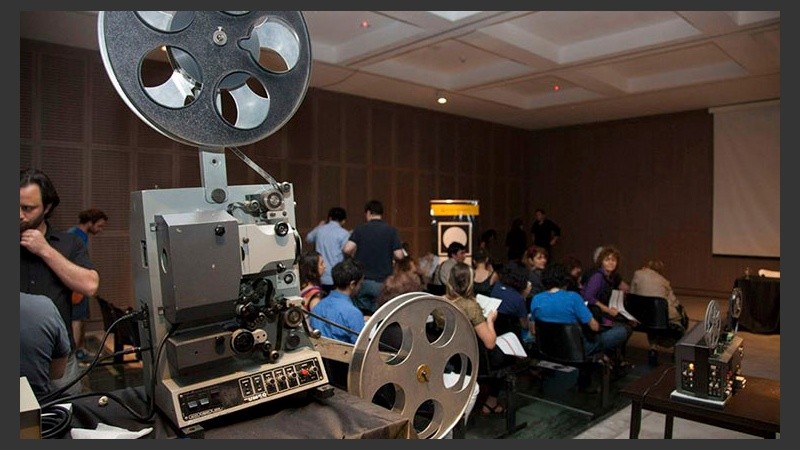La convocatoria está dirigida a artistas o estudiantes de las carreras de comunicación audiovisual o cine.