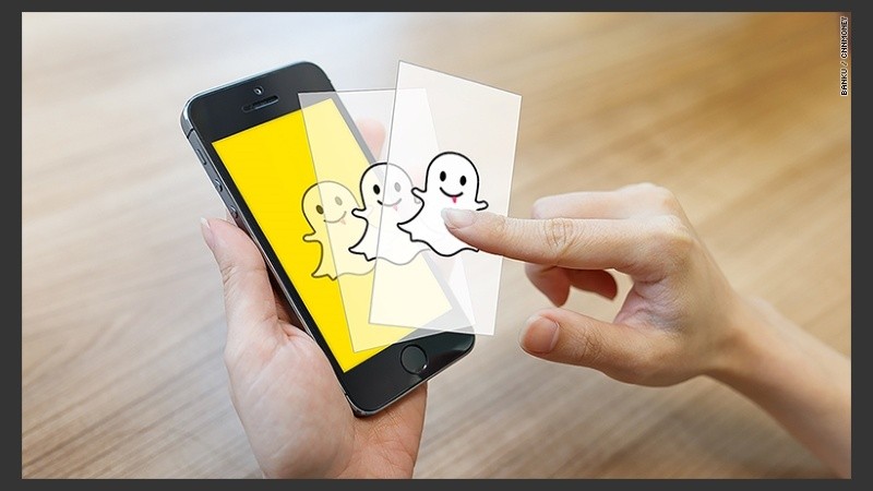 Snapchat te permite configurar cuánto durará tu foto en celu ajeno. 