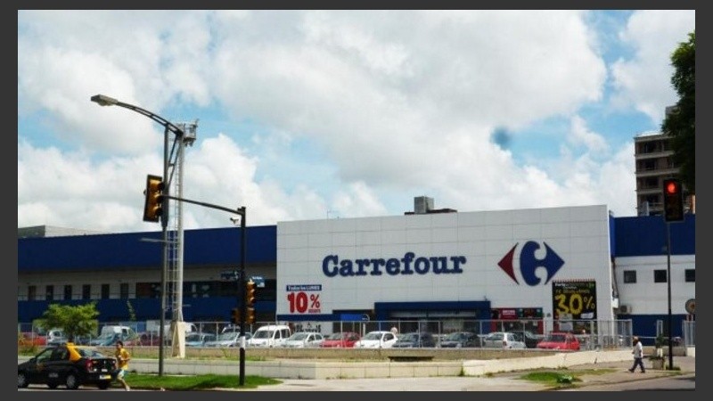 Desde Carrefour ya anticipan 100 despidos.