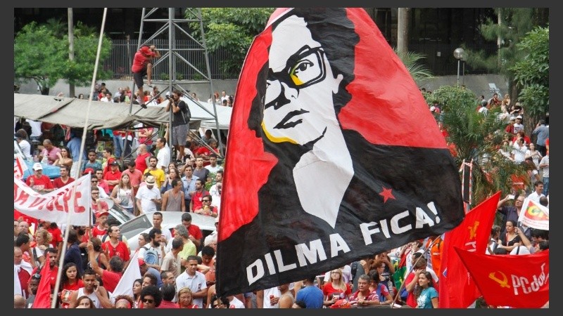 Una pancarta de Dilma durante la última manifestación de respaldo al gobierno.