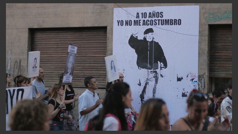 Un afiche de Julio López visto por calle San Luis. (Alan Monzón/Rosario3.com)