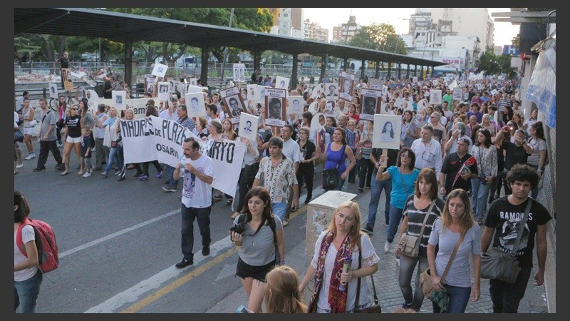 Mucha gente participó de la movilización por las calles rosarinas. (Alan Monzón/Rosario3.com)