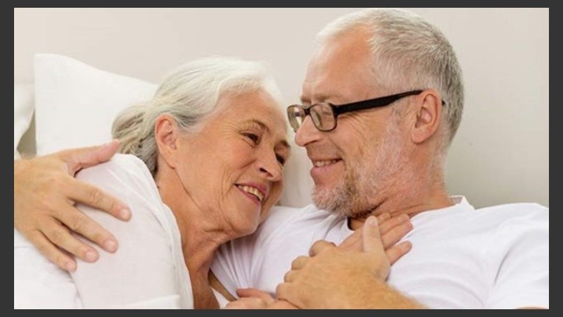  Los adultos mayores pueden favorecerse con un cambio de horario y tener relaciones a la mañana.