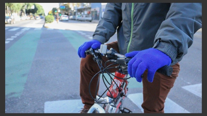 Para andar en bici, nada mejor que unos guantes. (Rosario3.com)