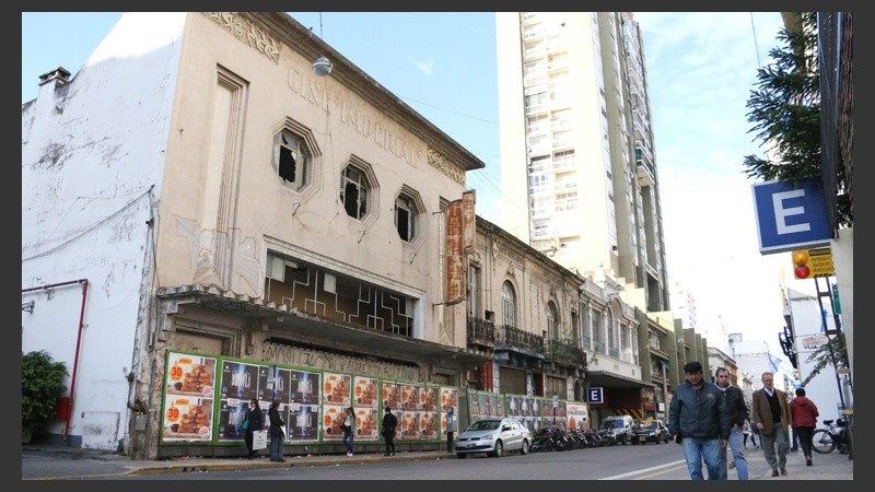 El ex cine Imperial se encuentra abandonado. Abrió sus puertas en 1910 y cerró en 1987. (Rosario3.com)