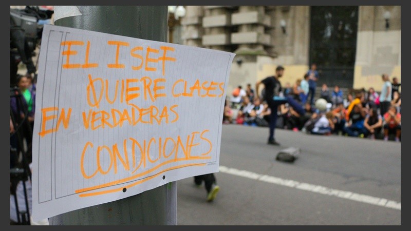 Los alumnos quieren volver a clases. (Alan Monzón/Rosario3.com)