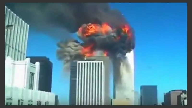 Impactante imagen del ataque terrorista contra las torres gemelas. 