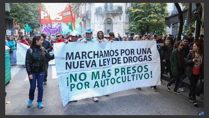 Rosario se movilizó por una nueva ley de drogas. (Alan Monzón/Rosario3.com)