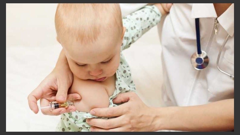 La vacuna antigripal se puede dar con cualquiera de las otras inmunizaciones en los bebés de 6 meses a 2 años.