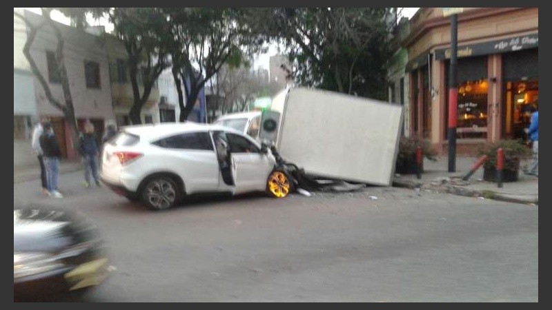 Otra toma del fuerte accidente en Rodríguez y 9 de julio.