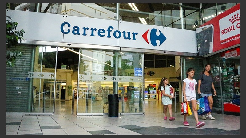 Carrefour recibió el visto bueno de la Cámara de Apelaciones para trabajar los domingos.