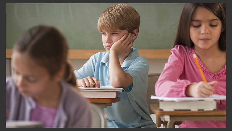 La falta de atención en clase es una importante causa del bajo rendimiento escolar.