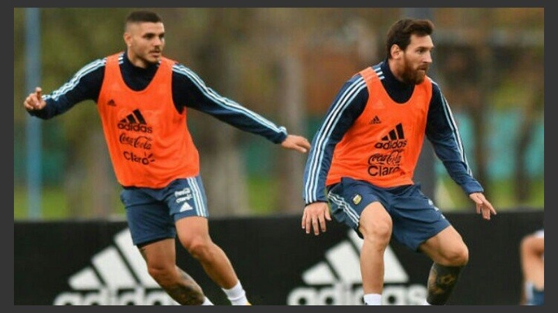 Icardi y Messi, juntos en la práctica de este lunes.