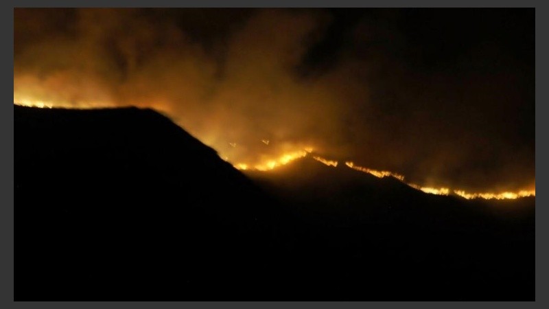 Fuego en los cerros de Santa María de Punilla.