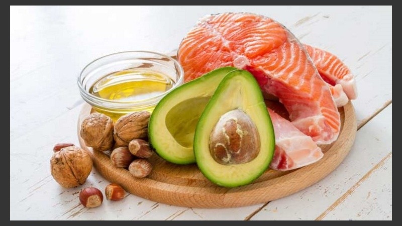 Una dieta cetogénica contiene una gran cantidad de grasa, cantidades moderadas a bajas de proteína y muy poco carbohidrato.