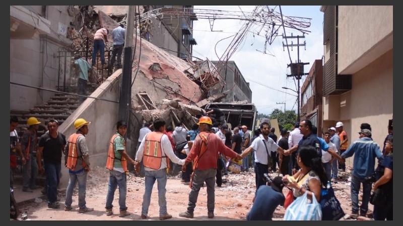 Edificio derruido en Cuernavaca, capital del estado de Morelos, a causa del sismo.