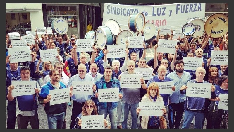 El reclamo del MSR frente al sindicato de Luz y Fuerza.