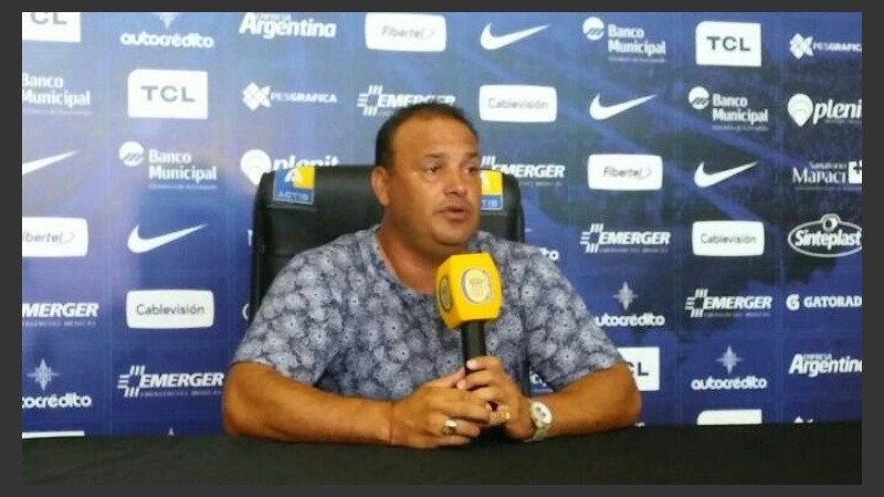 El entrenador habló en conferencia de prensa en Arroyo Seco, tras los amistosos con el Charrúa.
