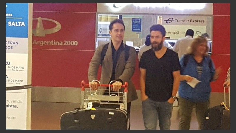 El español fue fotografiado en el aeropuerto de Ezeiza.