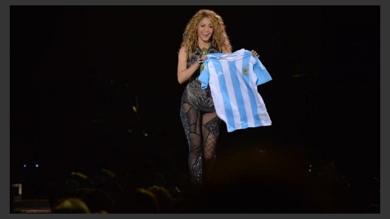 Shakira la está rompiendo en Argentina y ya llega a Rosario. 