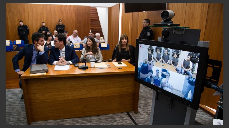 El tribunal que confirmó las penas a los jefes de Los Monos, que estuvieron conectados por videoconferencia. 