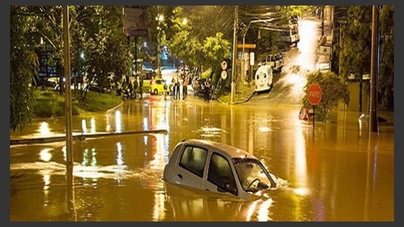 Varias ciudades permanecen inundadas a causa del temporal. 