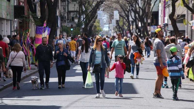 La calle San Luis vuelve a ser peatonal este sábado.