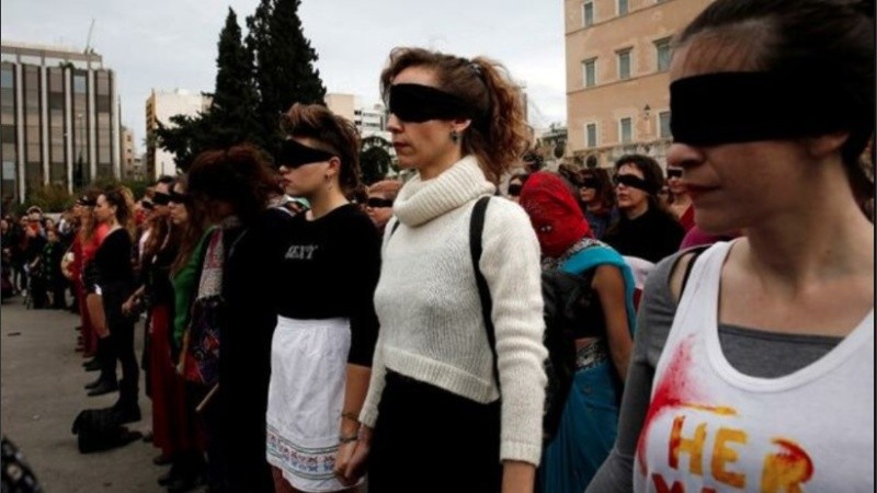 En Grecia, el 25 por ciento de las mujeres mayores de 15 años denunciaron haber sufrido violencia física o sexual por parte de una pareja u otra persona.