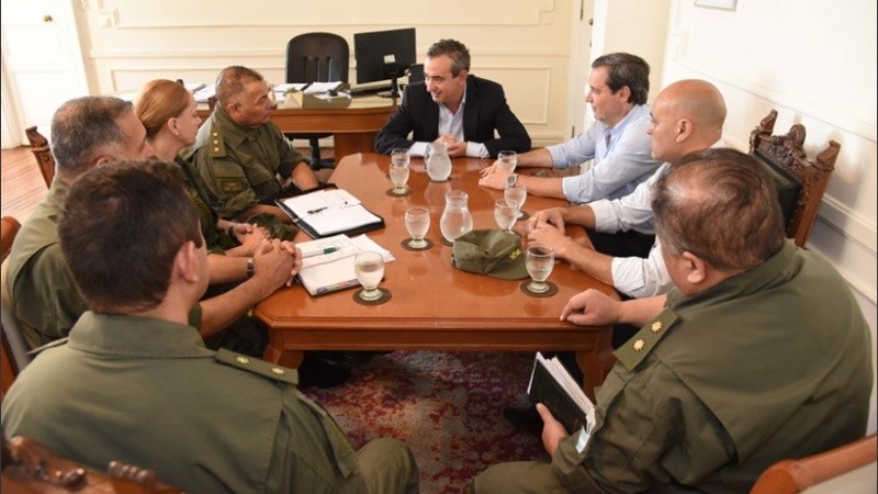 Javkin se reunió con autoridades de Gendarmería.