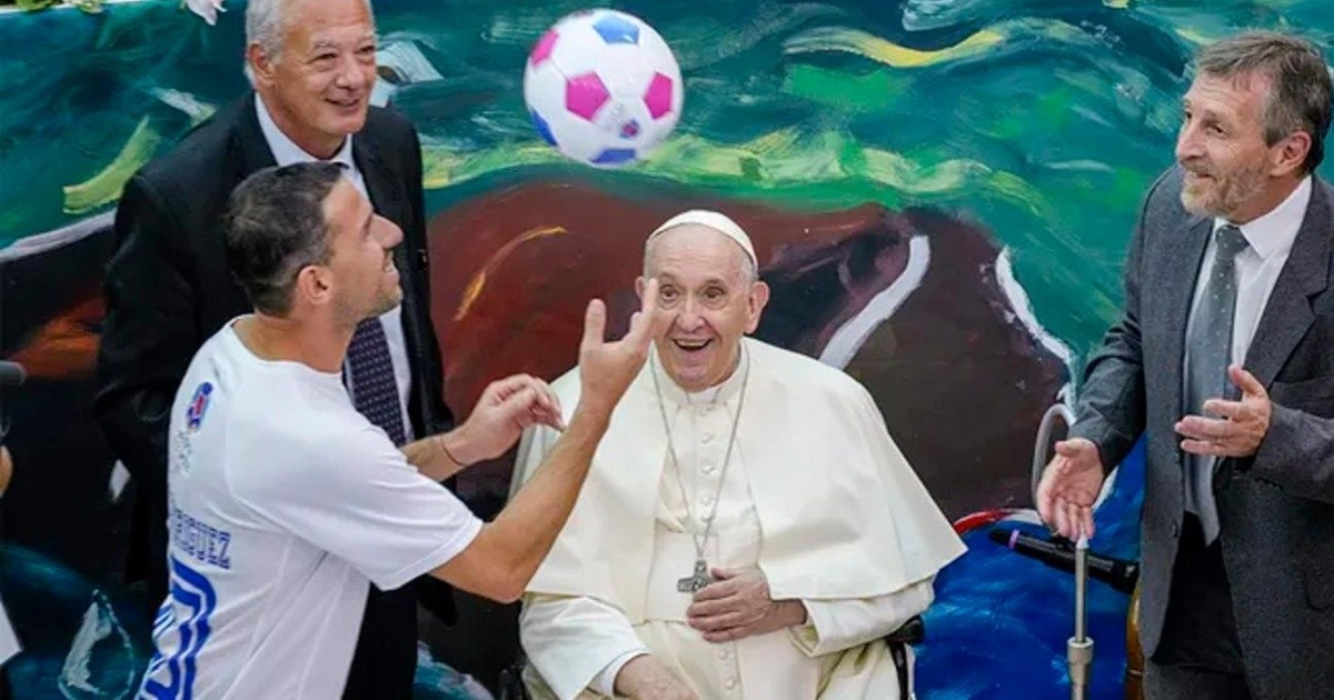 Maxi Rodríguez, Ronaldinho y el Papa Francisco anunciaron el partido por la paz en homenaje a Maradona