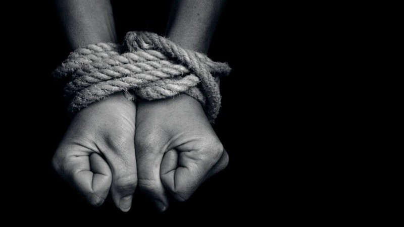 La trata de personas es un delito que en Argentina puede denunciarse a través de la línea 145.