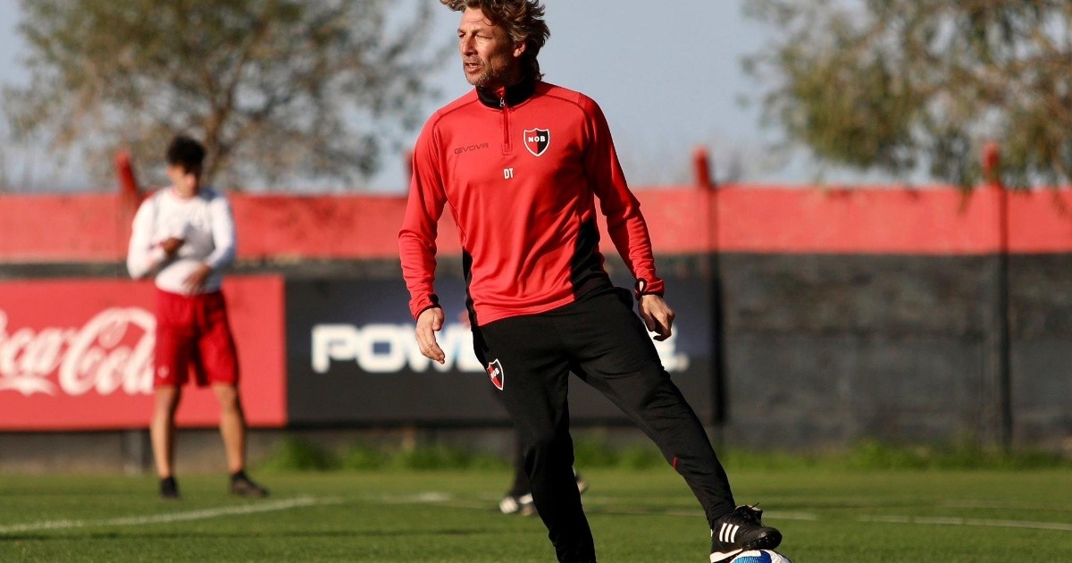 Heinze prepara cambios para la revancha de Newell’s ante Corinthians, que llega con bajas