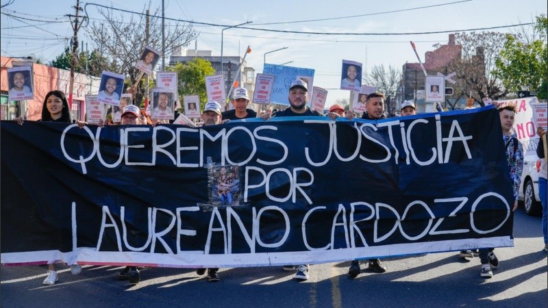 Familiares y amigos de Laureano Cardozo marcharon este martes desde zona sur al Centro de Justicia Penal.