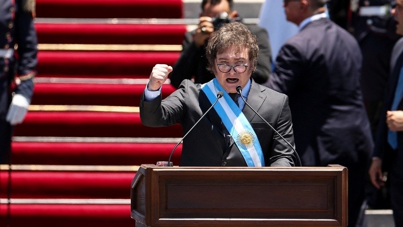 Javier Milei pronunció su primer discurso como presidente en las escalinatas del Congreso.