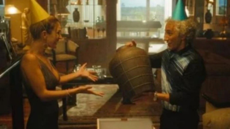 La escena de la serie sobre Coppola donde recibe de su novia el famoso jarrón