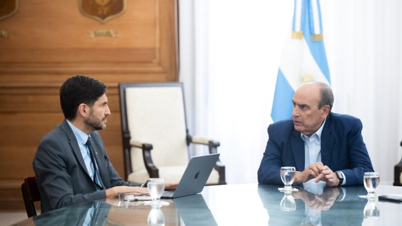 El gobernador Pullaro junto al ministro del Interior, Guillermo Francos.