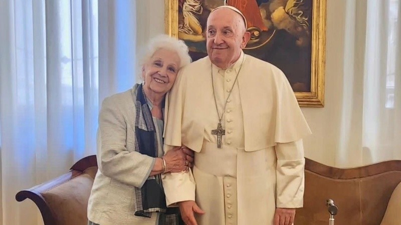 Estela de Carlotto junto al Papa Francisco.