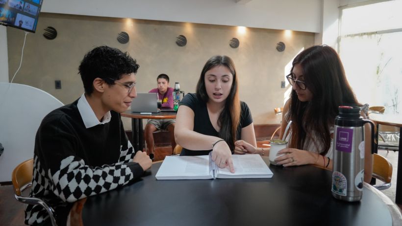 Tres residentes de la residencia universitaria contaron su experiencia a Rosario3.